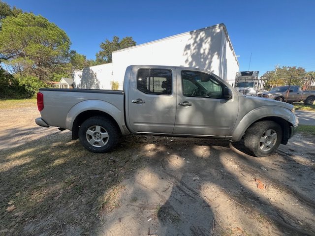 2006 Nissan Frontier LE photo 3