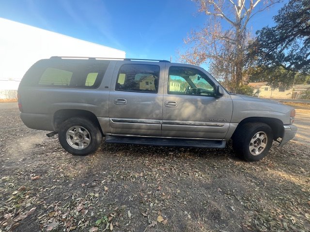 2004 GMC Yukon XL SLE photo 3