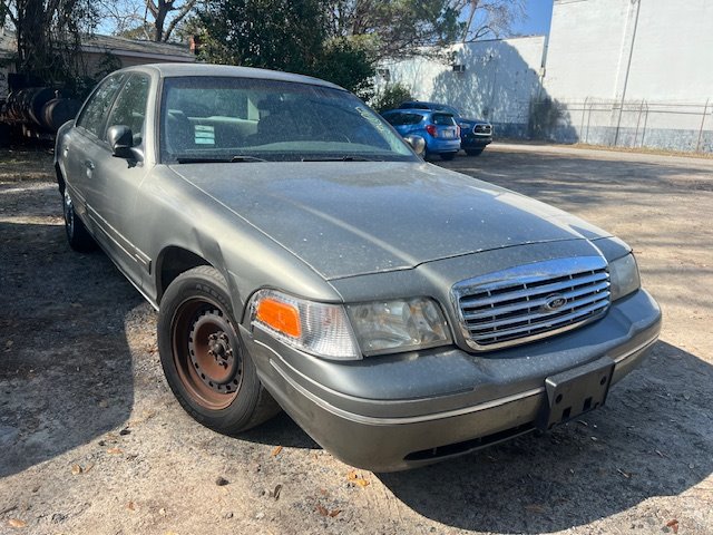 2000 Ford Crown Victoria Base