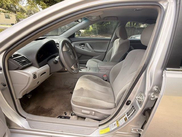 2010 Toyota Camry LE - Photo 9