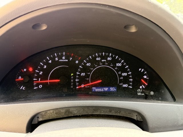 2010 Toyota Camry LE - Photo 13