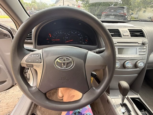 2010 Toyota Camry LE - Photo 11