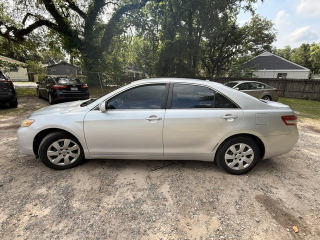 2010 Toyota Camry LE - Photo 7
