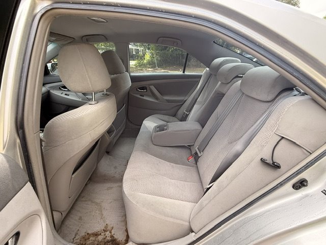2010 Toyota Camry LE - Photo 8