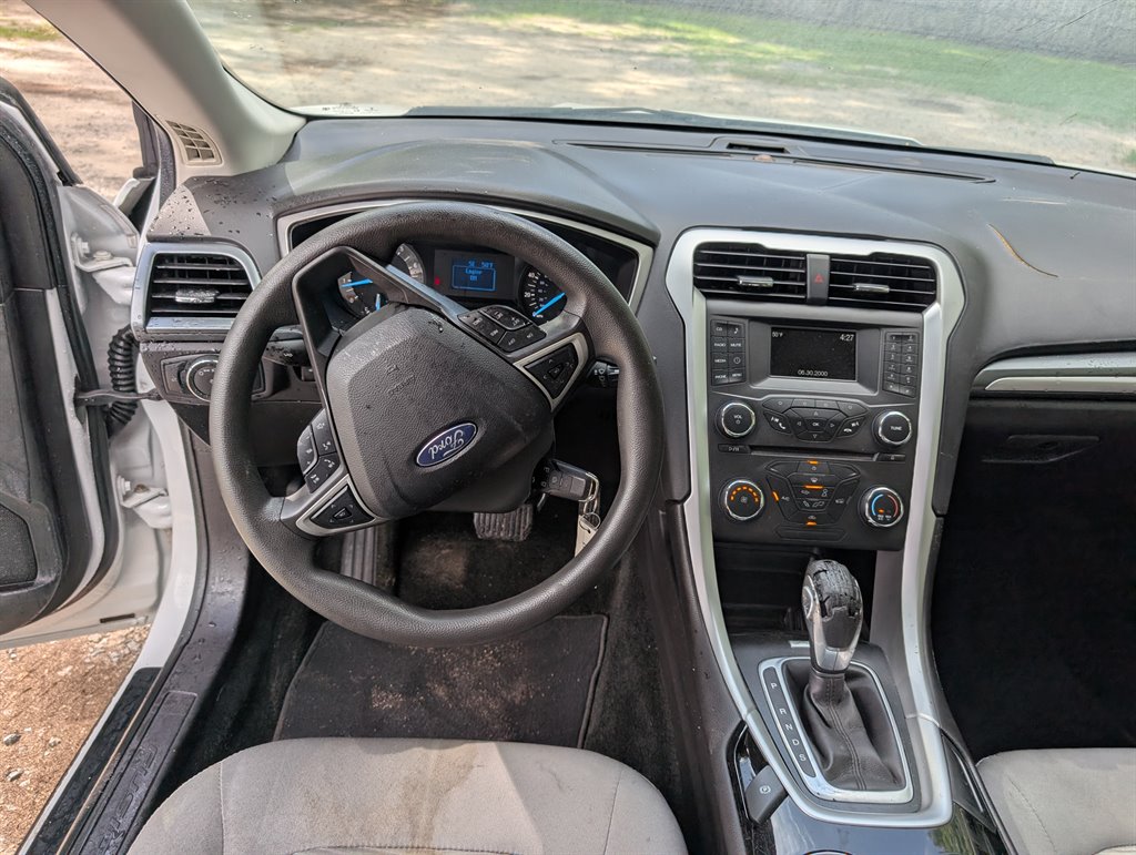 2016 Ford Fusion S - Photo 8