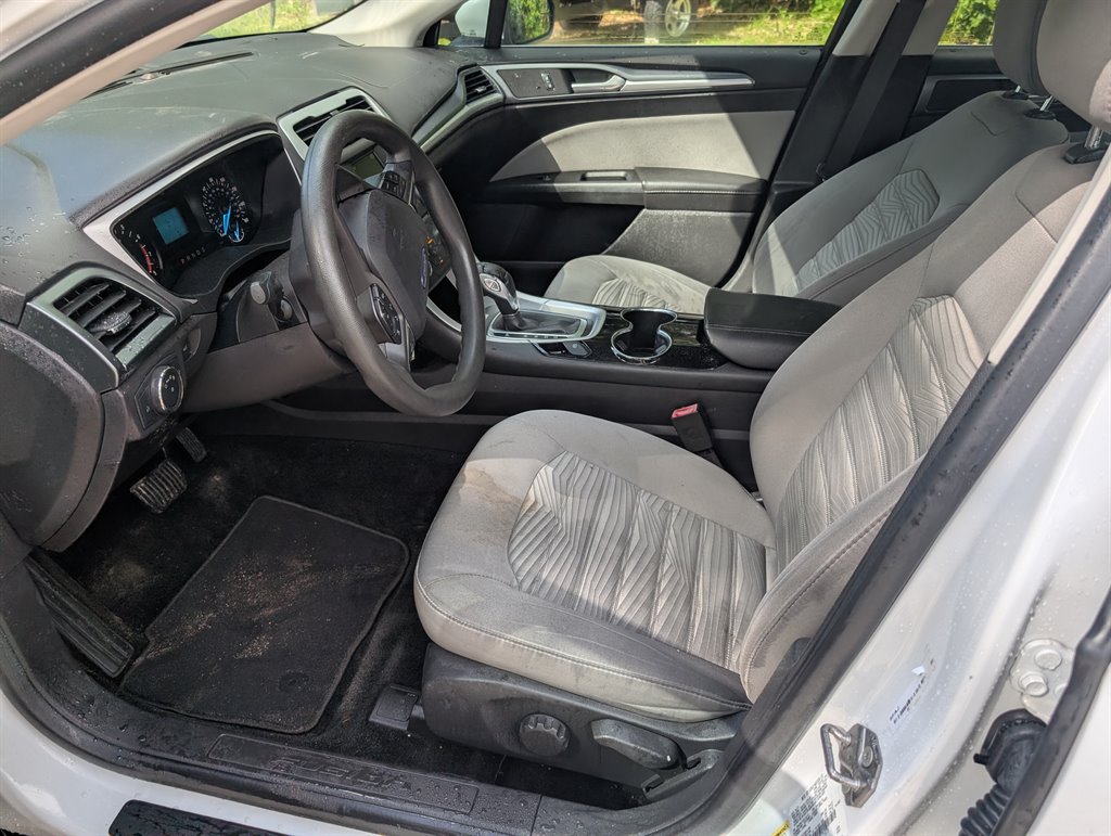 2016 Ford Fusion S - Photo 6